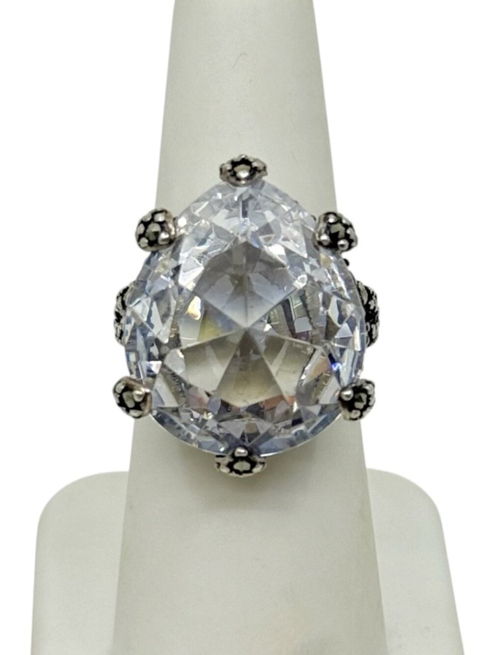 A 925 sterling silver Cubic Zirconia & Marcasite cocktail ring - GM1242
